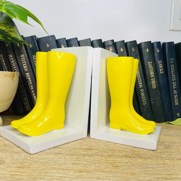 Yellow rain boot book end pair whimsical unique table decor book shelf statues - Picture 13 of 14